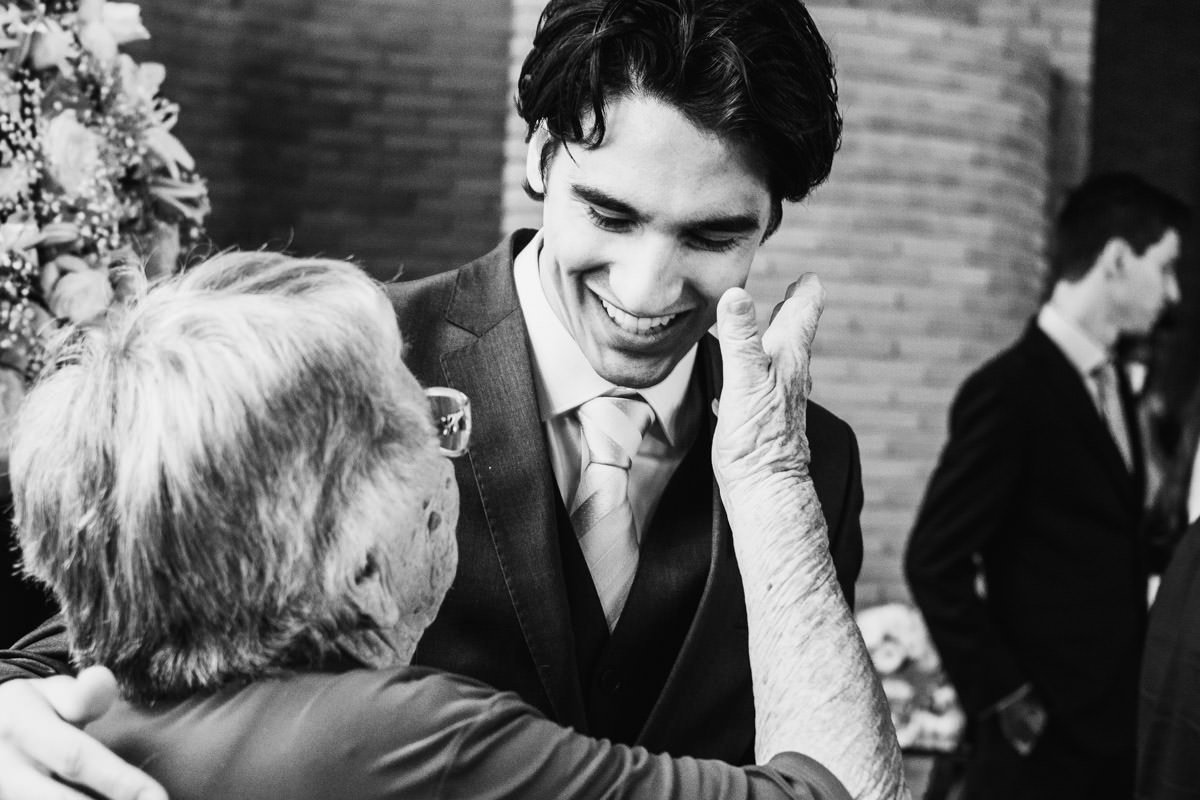 fotografia de casamento emoção da avó do noivo