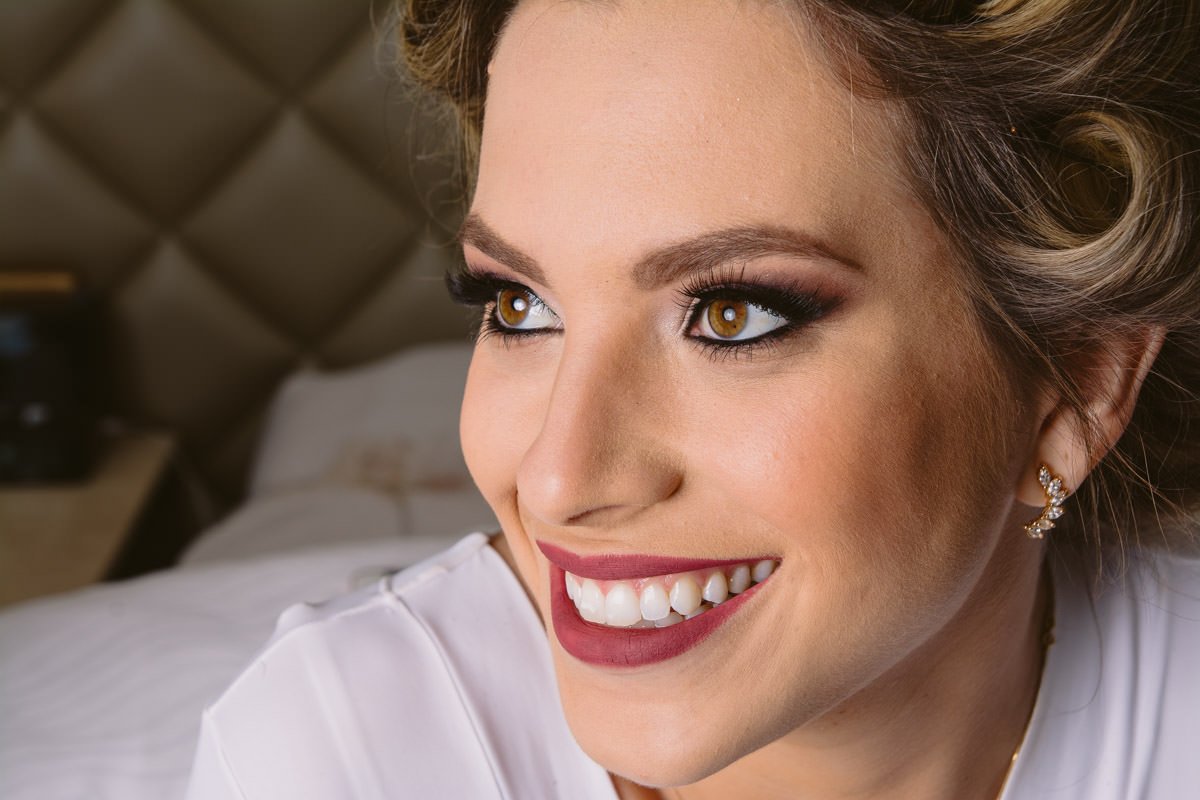 maquiagem de noiva para casamento na praia