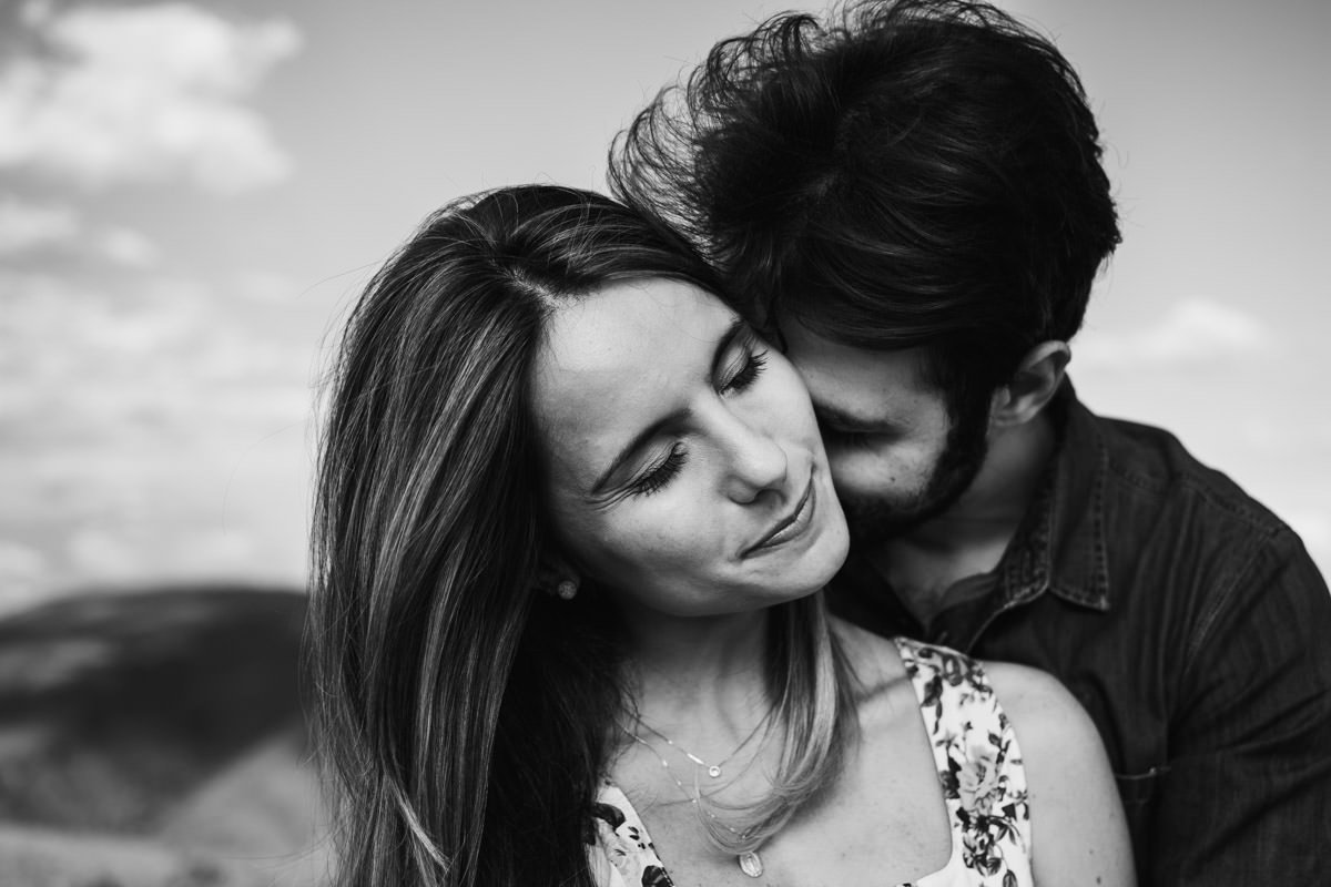 fotografia de casal em preto e branco em belo horizonte mg
