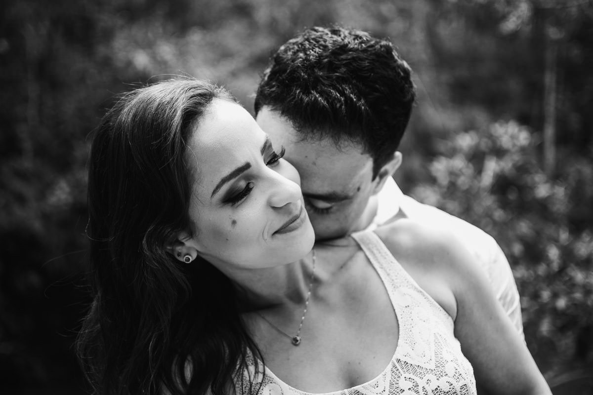 retrato de noivos durante o ensaio pré-casamento em belo horizonte