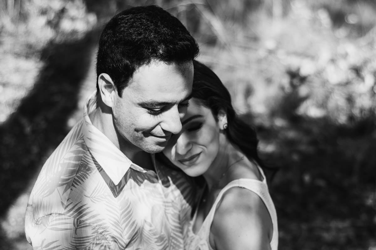 fotografia de casamento preto e branco em macacos