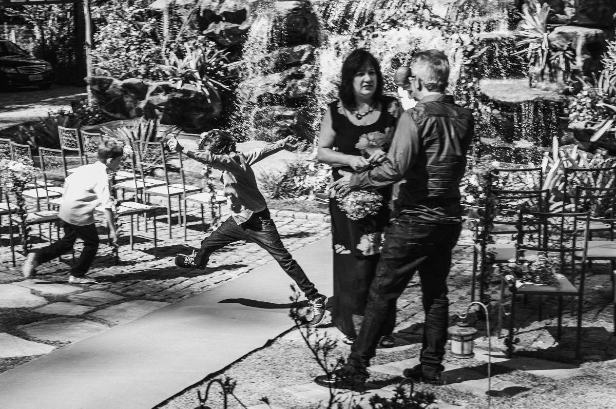 crianças brincando no casamento em casa belo horizonte