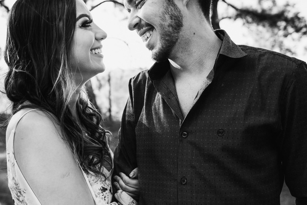 ensaio pré casamento de casal feliz belo horizonte