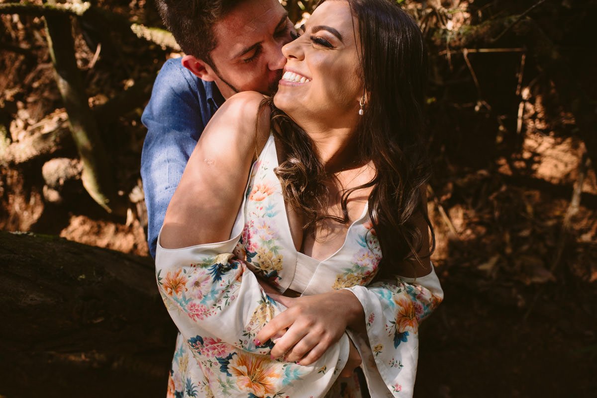 ensaio de casal na luz do sol bh