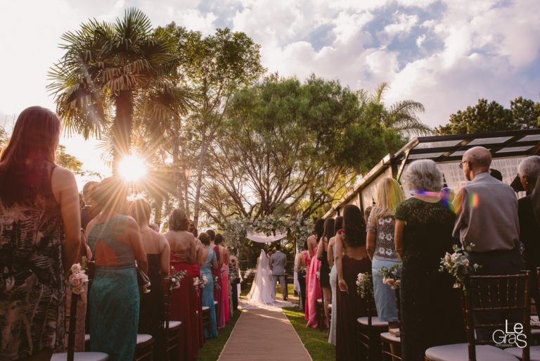 QUAIS AS VANTAGENS DE SE CASAR AO AR LIVRE?