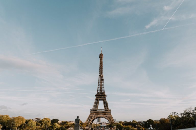 viagem paris torre eiffel