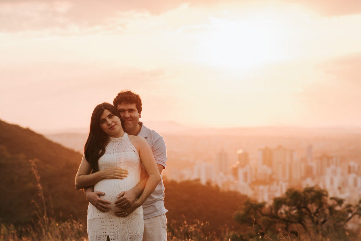 ensaio gestante no pôr-do-sol em belo horizonte fotografia de família
