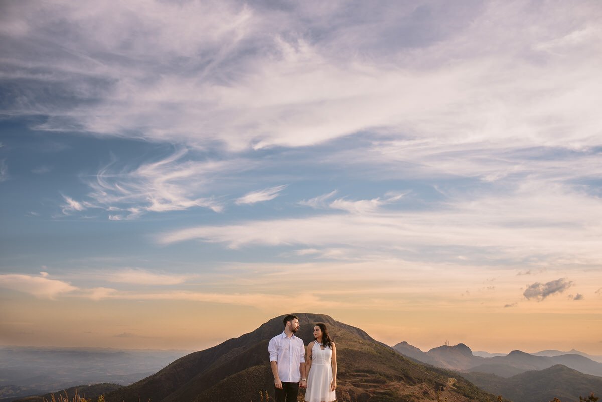 ensaio pré-wedding no pôr-do-sol em belo horizonte, fotógrafos de casamento bh