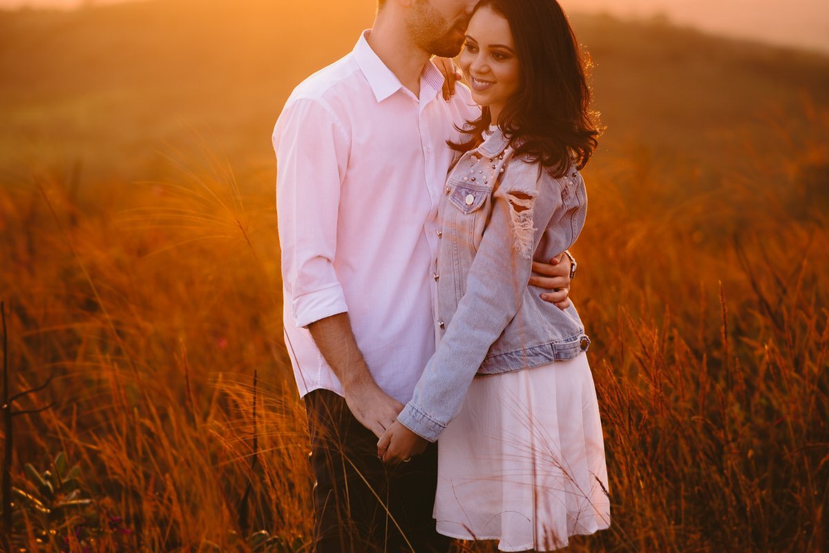 ensaio pré-wedding no pôr-do-sol em belo horizonte, fotógrafos de casamento bh