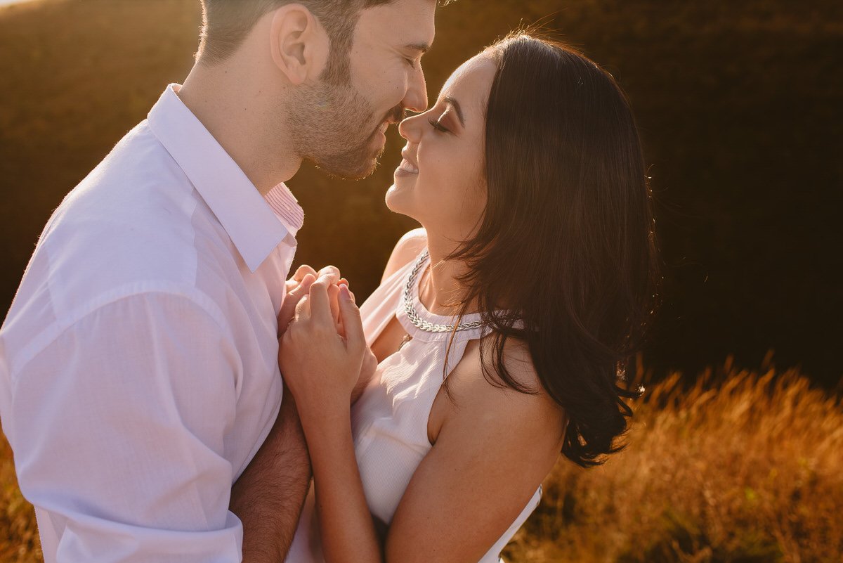 ensaio pré-wedding no pôr-do-sol em belo horizonte, fotógrafos de casamento bh
