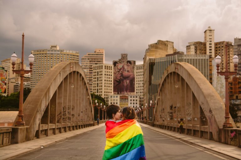 ensaio de casal lgbt no centro de belo horizonte fotografia de casamento