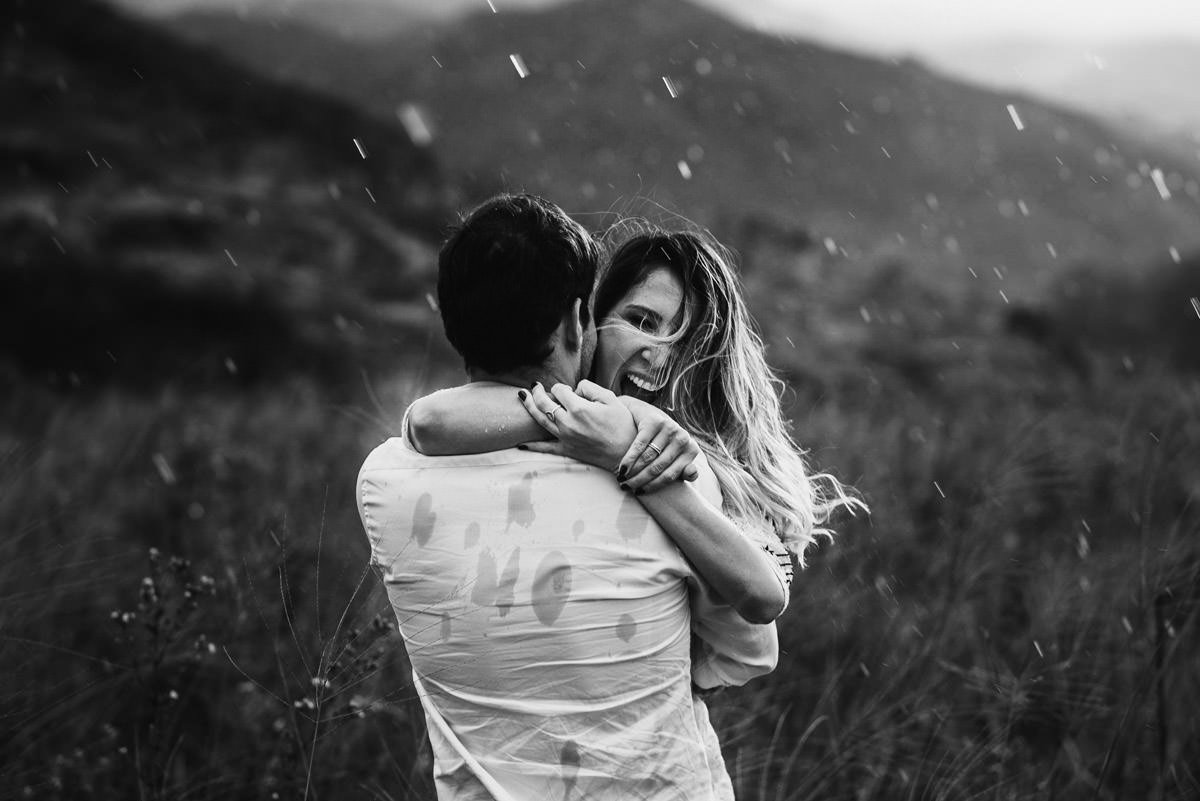 ensaio na chuva de pré casamento mari e renan por le gras fotografia de casamento bh