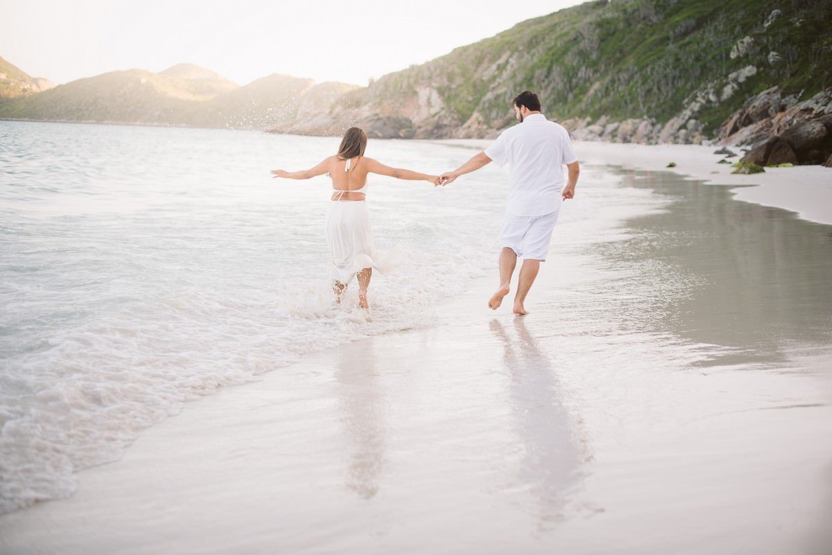 ensaio pré-wedding em arraial do cabo rj fotografia fotógrafo de casamento em bh rj mg