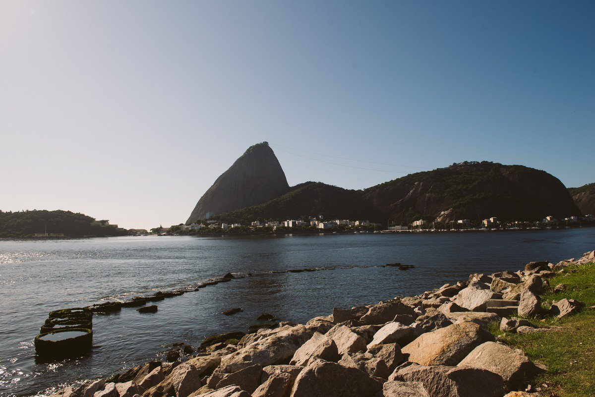 ensaio pré-wedding na praia de grumari rio de janeiro fotografia de casamento casal fotógrafo de casamento belo horizonte bh mg