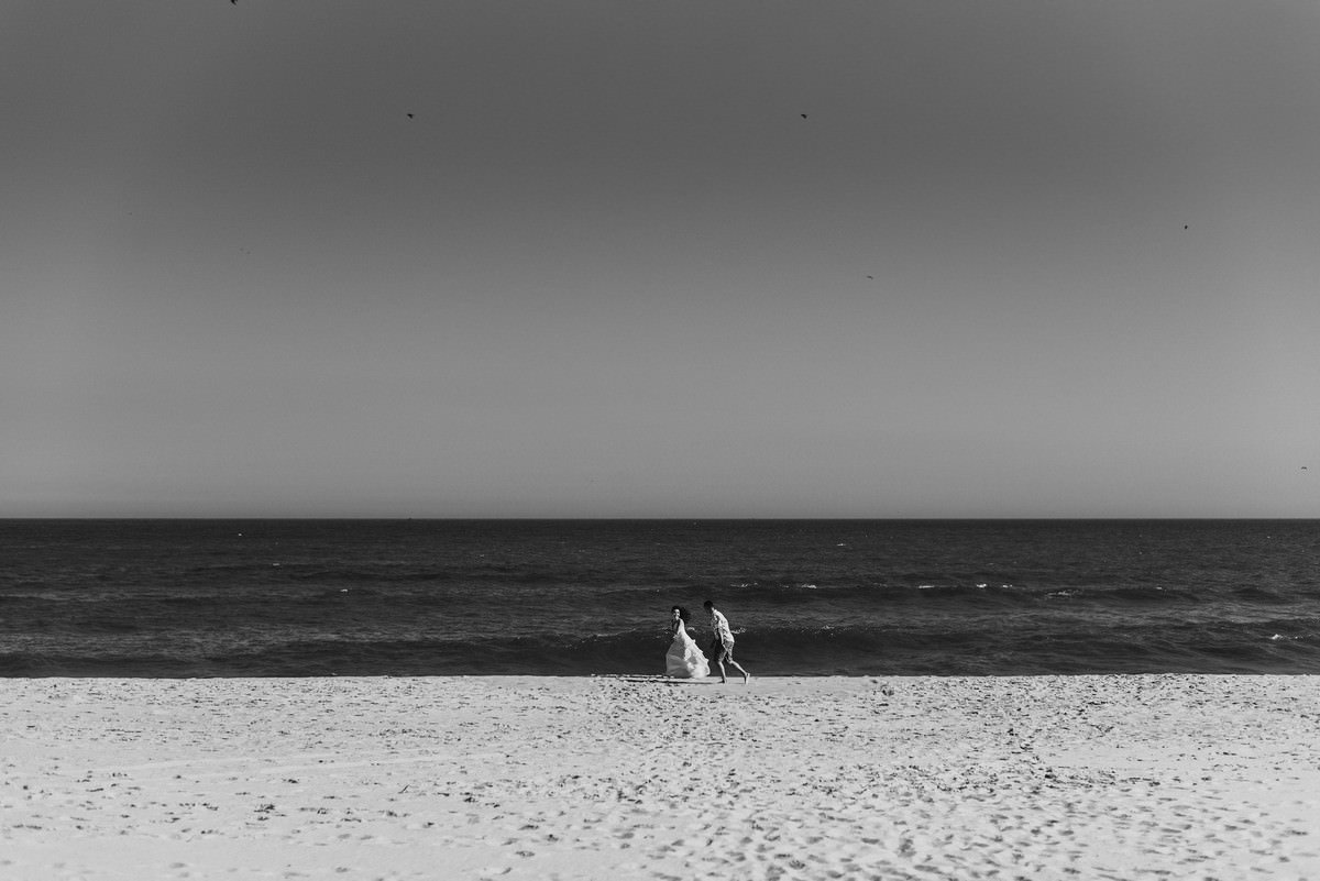 ensaio pré-wedding na praia de grumari rio de janeiro fotografia de casamento casal fotógrafo de casamento belo horizonte bh mg