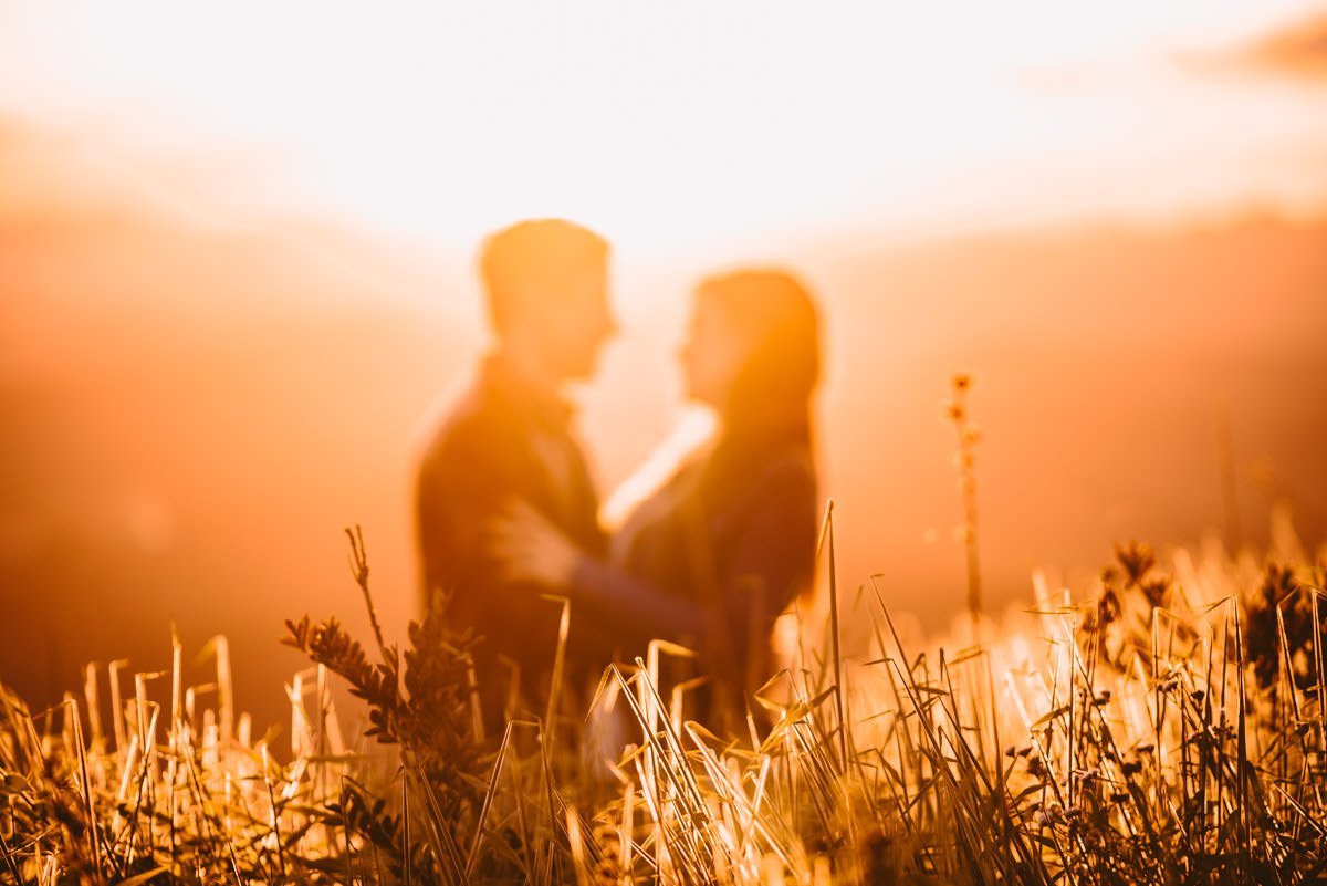 ensaio pré-wedding no topo do mundo fotografia de casamento em belo horizonte fotógrafos de casamento bh pôr-do-sol fotos