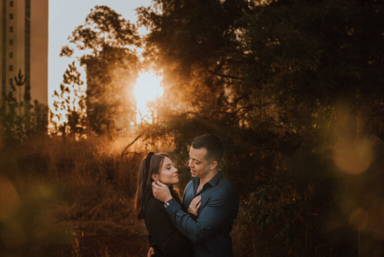 ensaio no inverno em bh pôr-do-sol na linha férrea do belvedere fotografia de casamento em belo horizonte minas gerais
